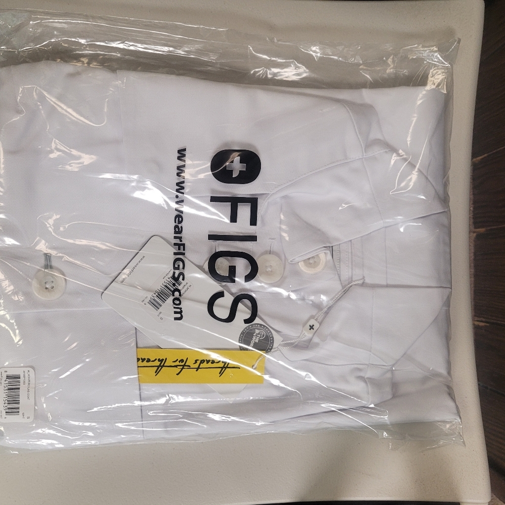 FIGS Lab Coat - Picture 15 of 15